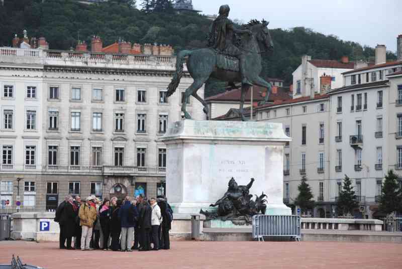 05_DSC_0058 (Sommier).jpg - ... et l'autre (« sous la queue du cheval », point de rendez-vous coutumier à Lyon).